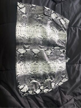 Fashion Nova Black & White Snake-Print Skort